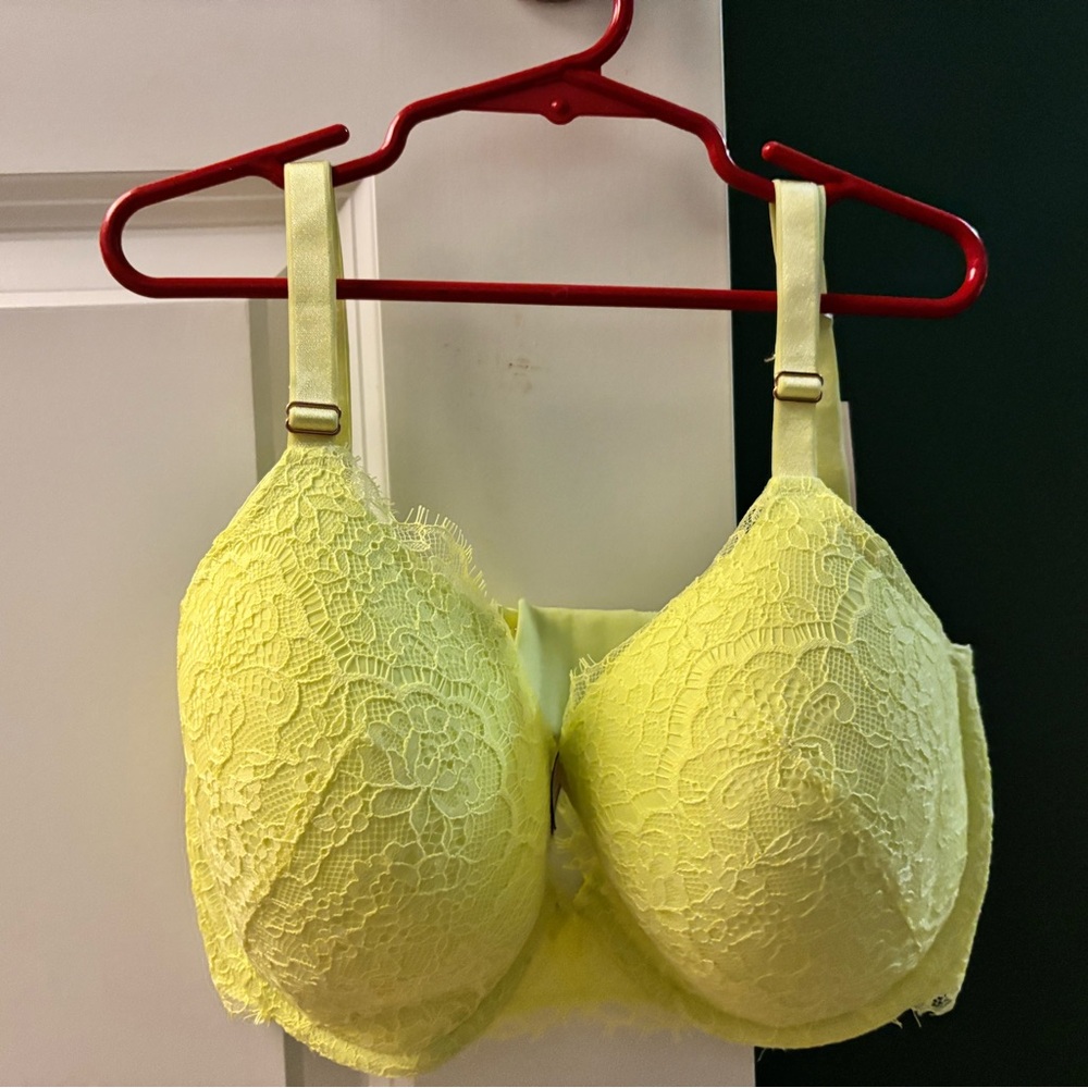 Victoria's Secret Lot of 9 Bras (7 are 34DDD and 2 are 36DDD)